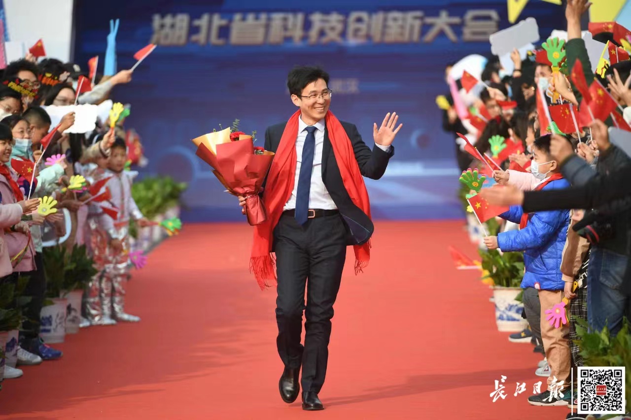 香港10组三中三论坛